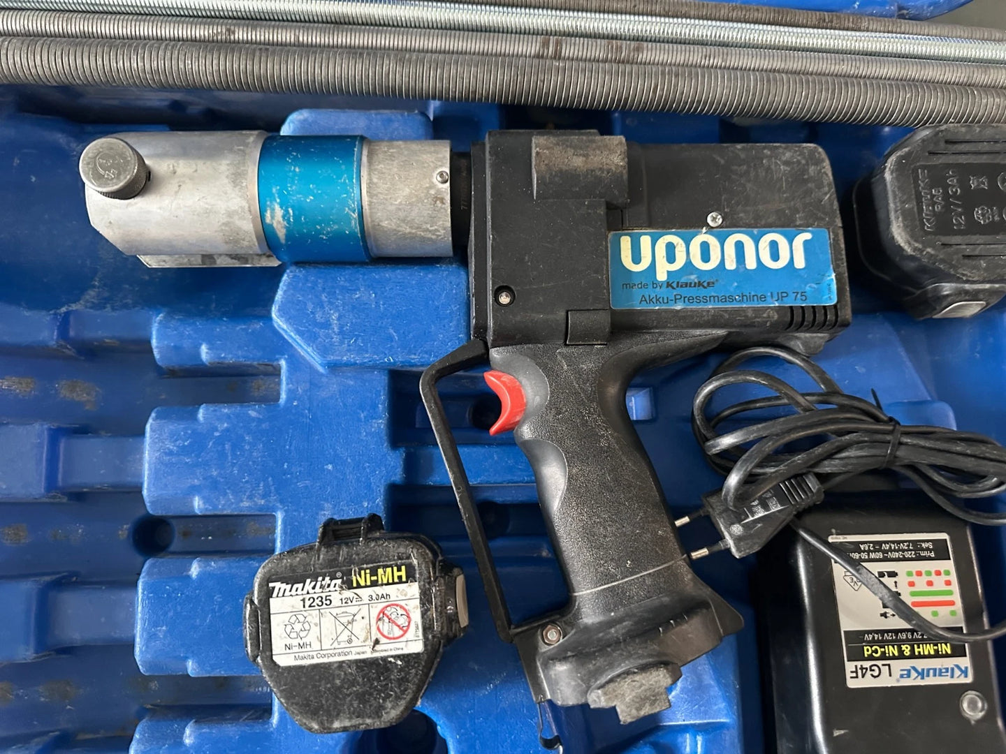 Uponor Akku-Pressmaschine UP75 mit Pressbacken U16 20 25 32