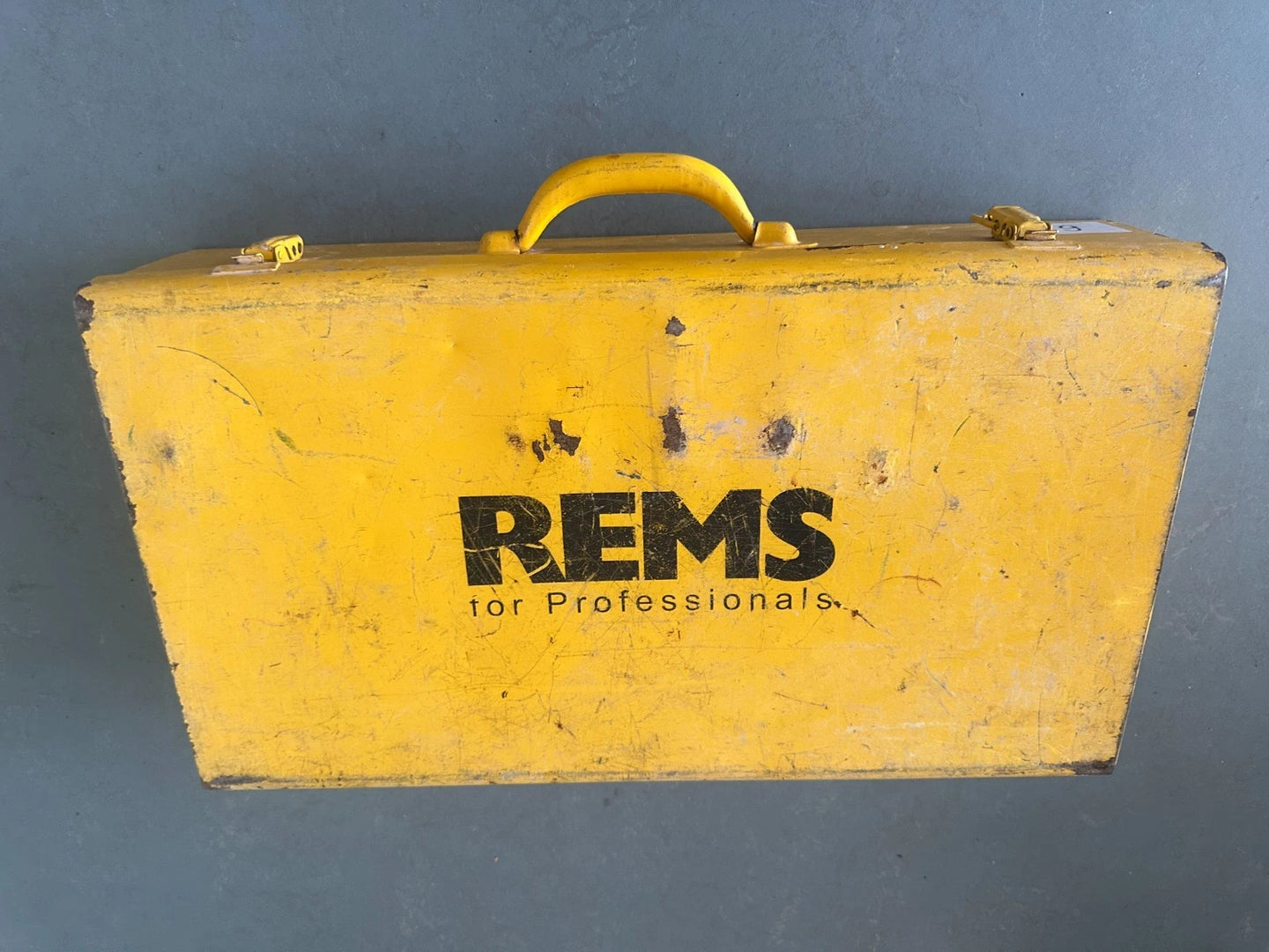 Rems persmachine MINI, op batterijen werkende pers ACC 14,4V ACC 9.