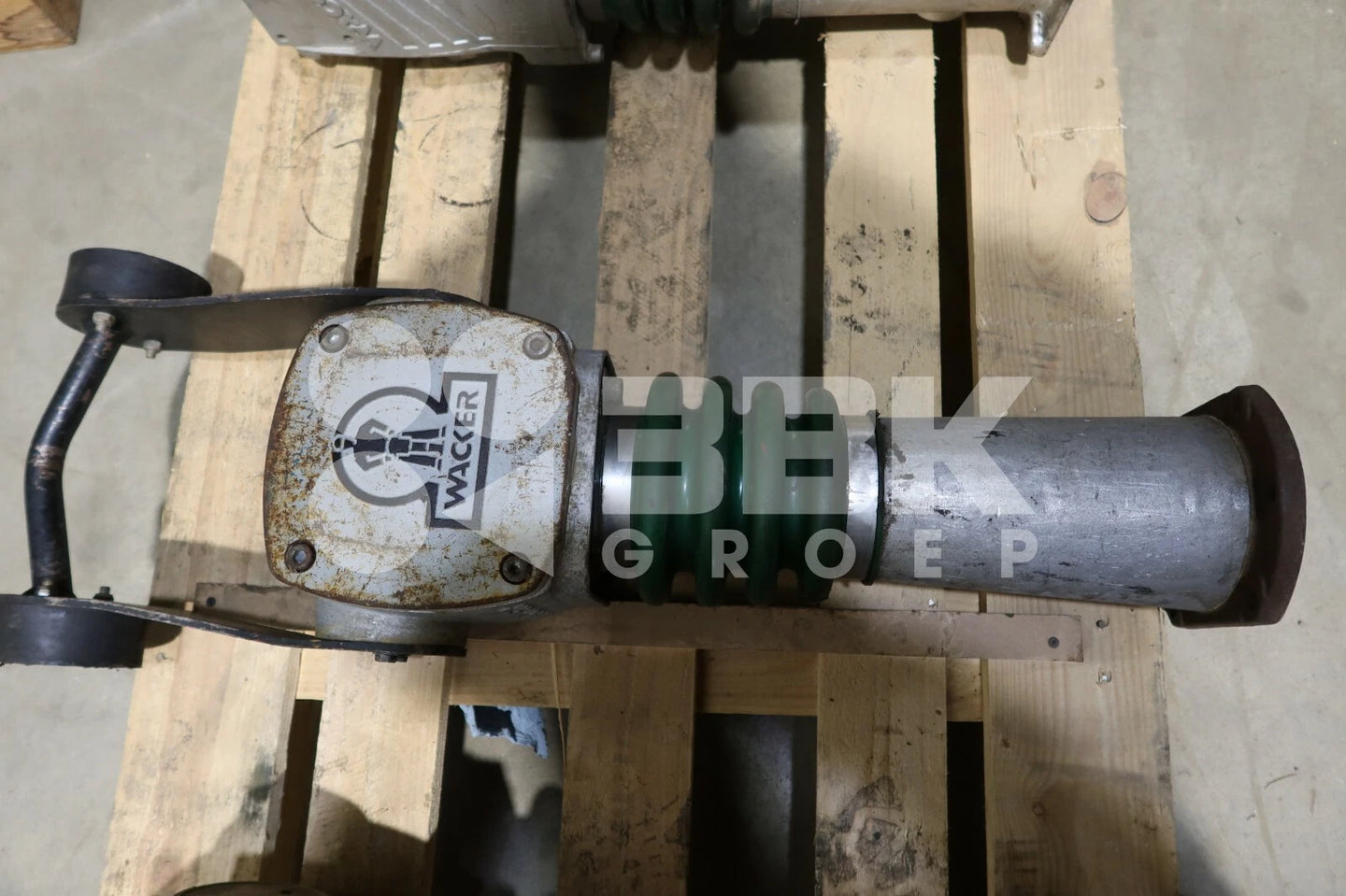 1x Wacker BS stamperbasis.