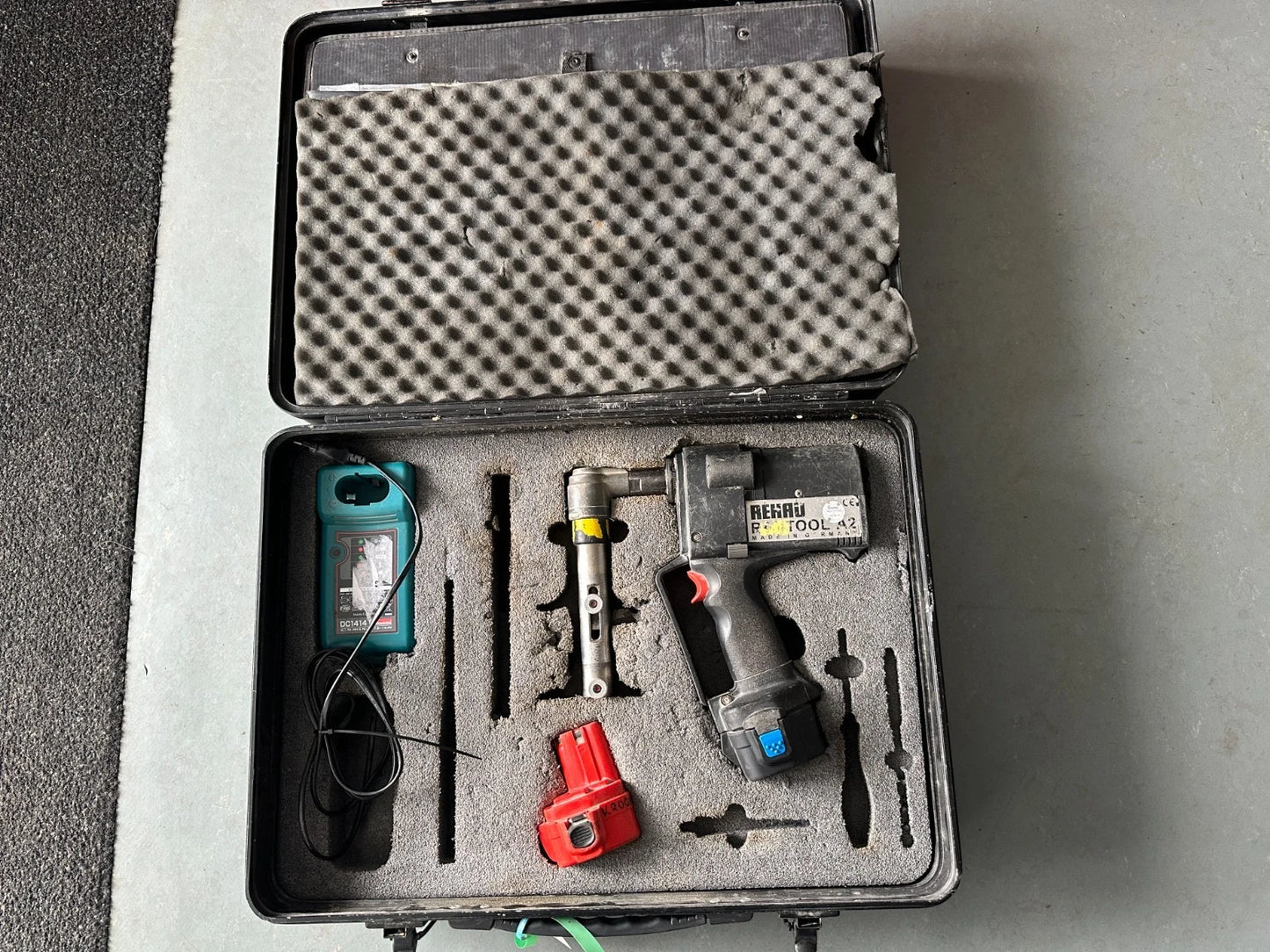 Rehau A2 krimptang, pers, krimpmachine, accuaangedreven schuifhulsgereedschap