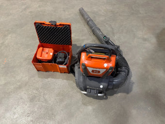 compare product Husqvarna BLi950 31,1Ah Oplader / QC 500 Husqvarna BliX met 550iBTX