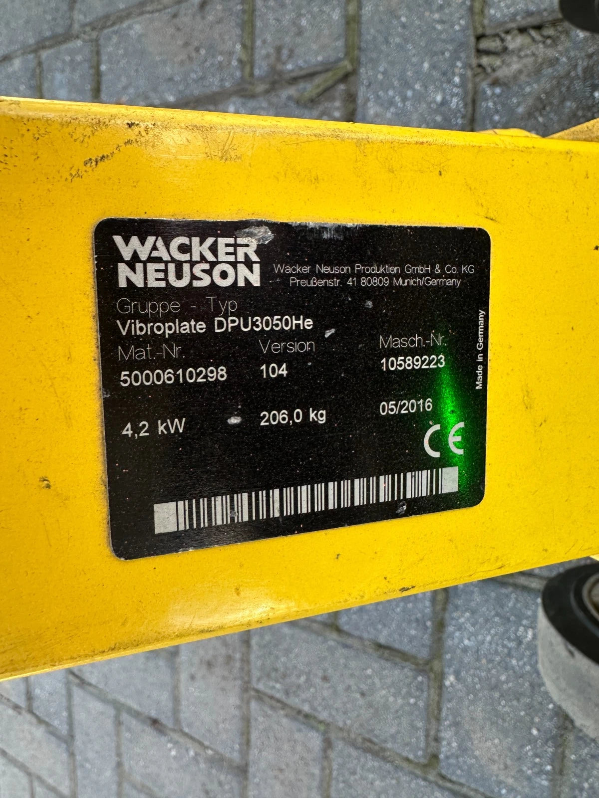 Wacker  DPU 3050 mit E-Start Rüttelplatte