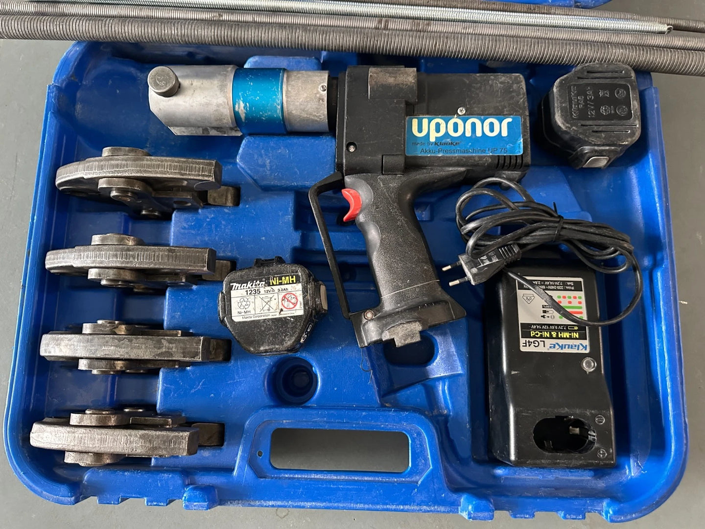Uponor Akku-Pressmaschine UP75 mit Pressbacken U16 20 25 32