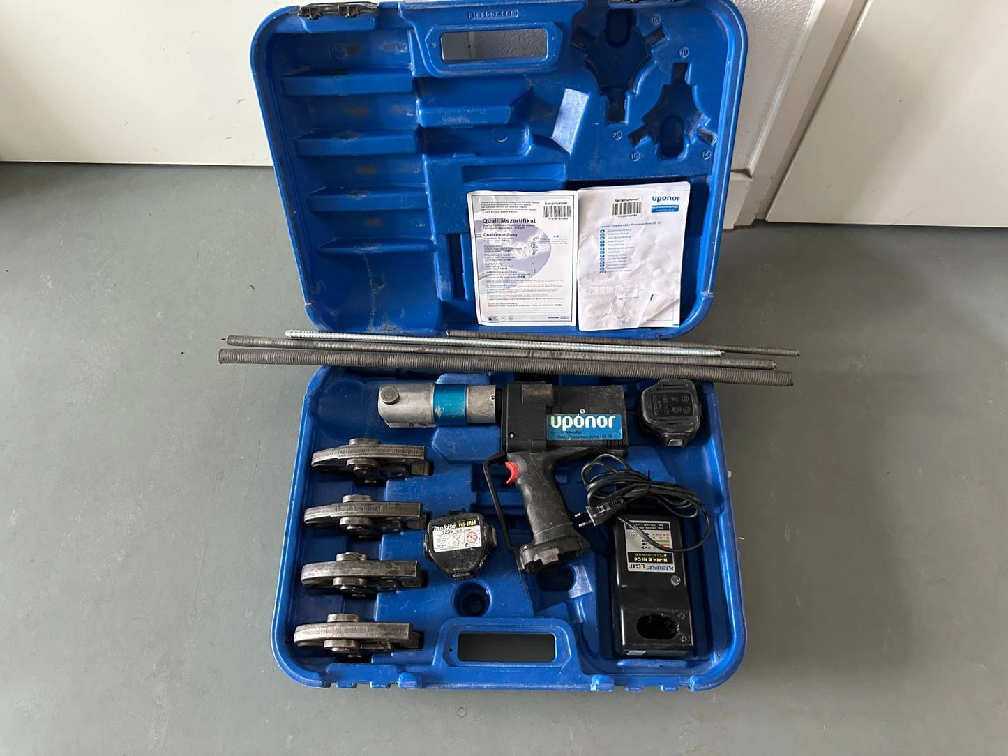 Uponor Akku-Pressmaschine UP75 mit Pressbacken U16 20 25 32