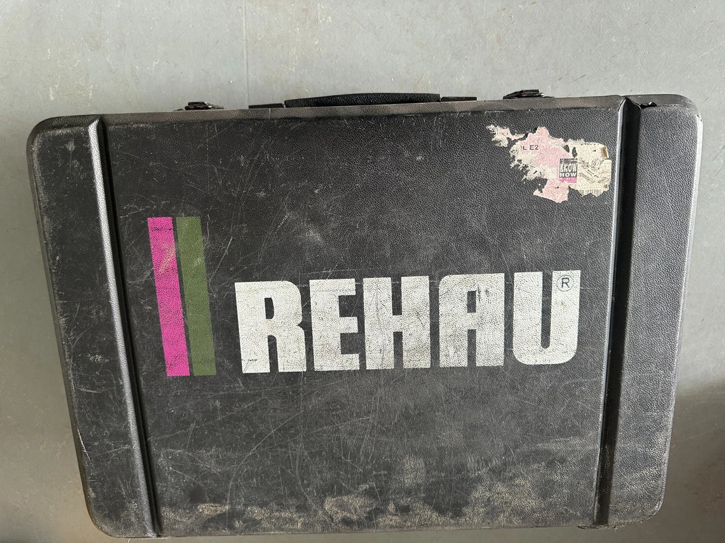 Rehau A2 krimptang, pers, krimpmachine, accuaangedreven schuifhulsgereedschap