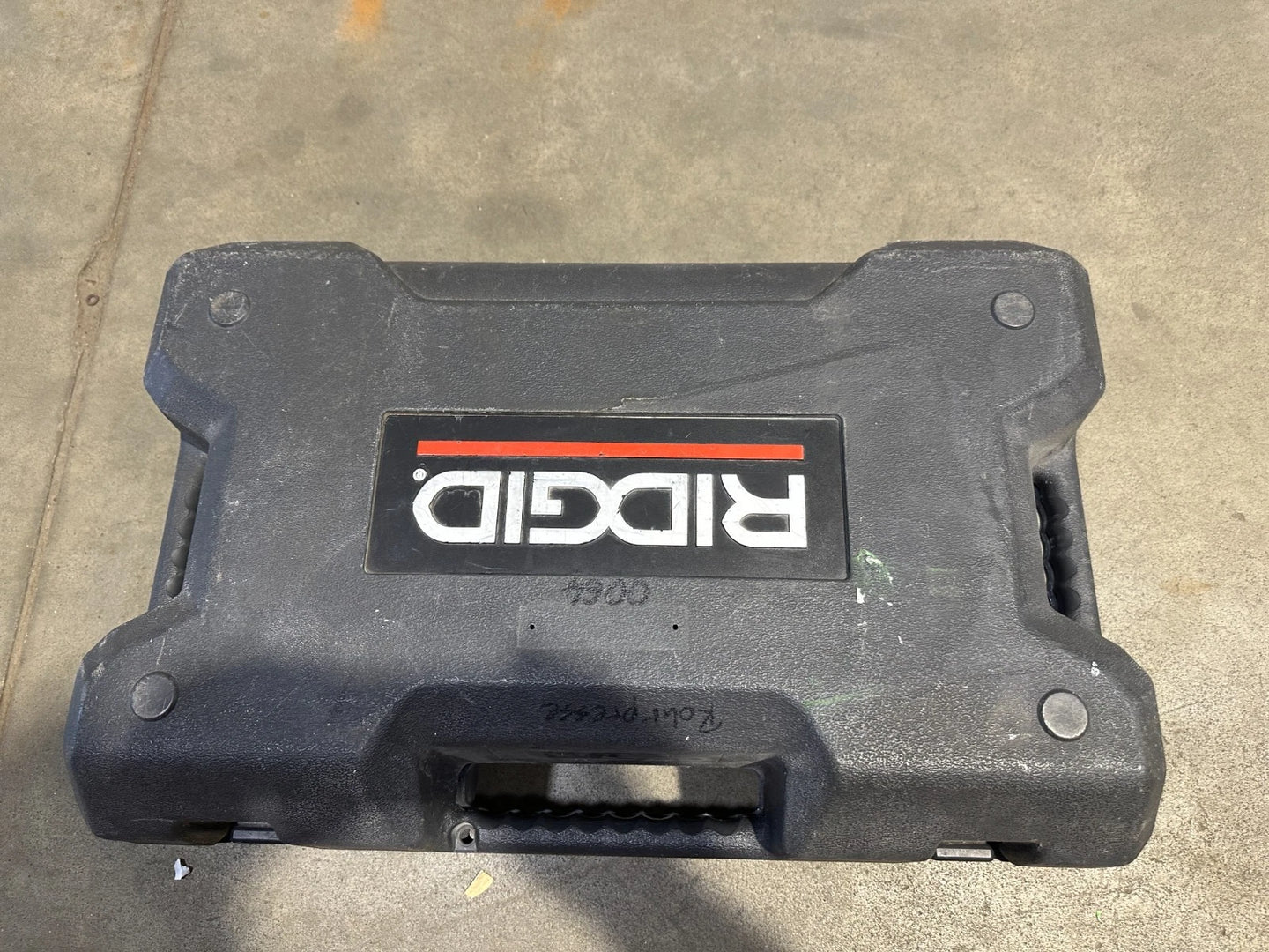 Ridgid Pressmaschine RP 330-C mit Viega Profipress Pressbacken V18 V28