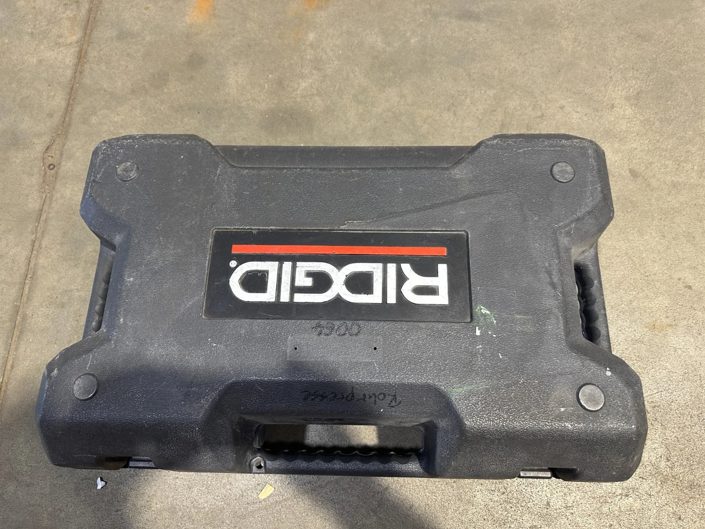 Ridgid Pressmaschine RP 330-C mit Viega Profipress Pressbacken V18 V28