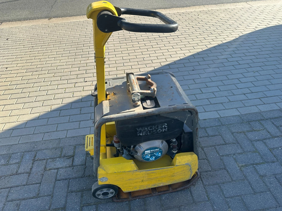 Wacker  DPU 3050 mit E-Start Rüttelplatte
