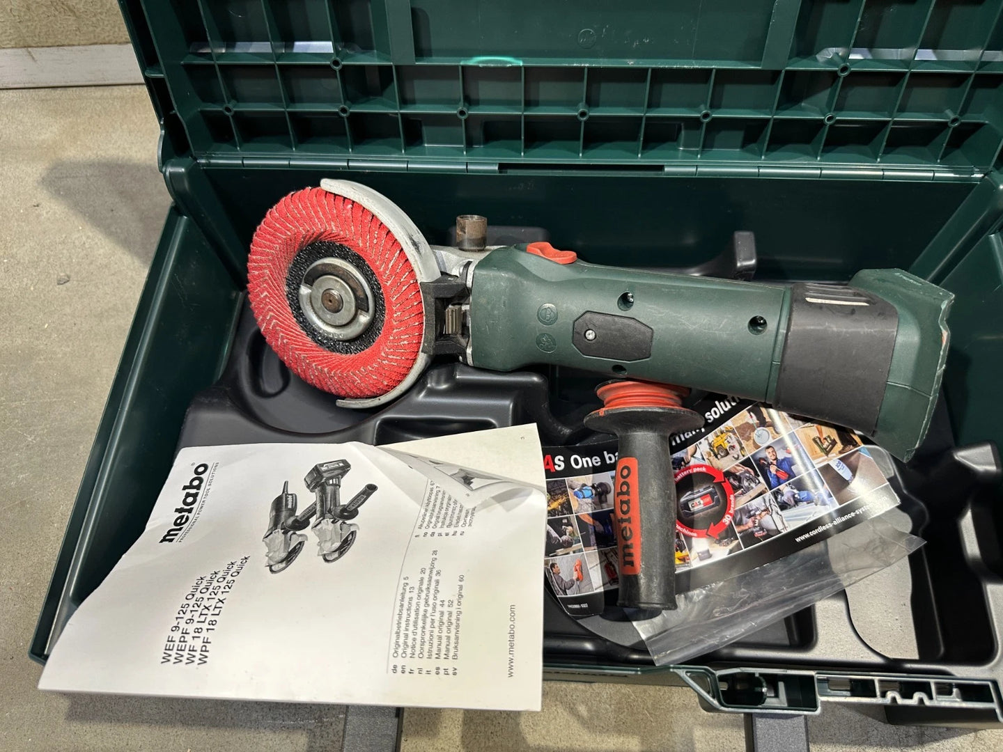 Metabo Accu haakse slijper met platte kop WF 18 LTX 125 Quick Nr.16 4007430287182