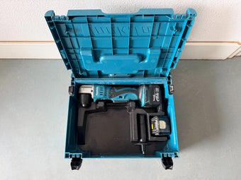 compare product Makita DDA 341 Winkelbohrmaschine 14,4V mit 2 Akkus