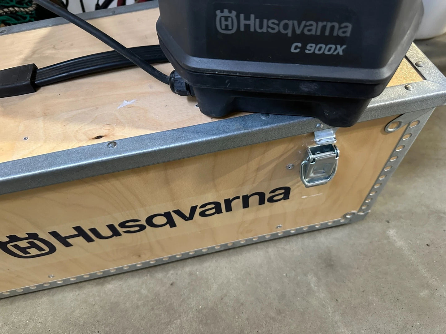 Husqvarna 1x B380X /4.0Ah/374.4Wh 1x oplader Husqvarna C900X/ Husqvarna BOX