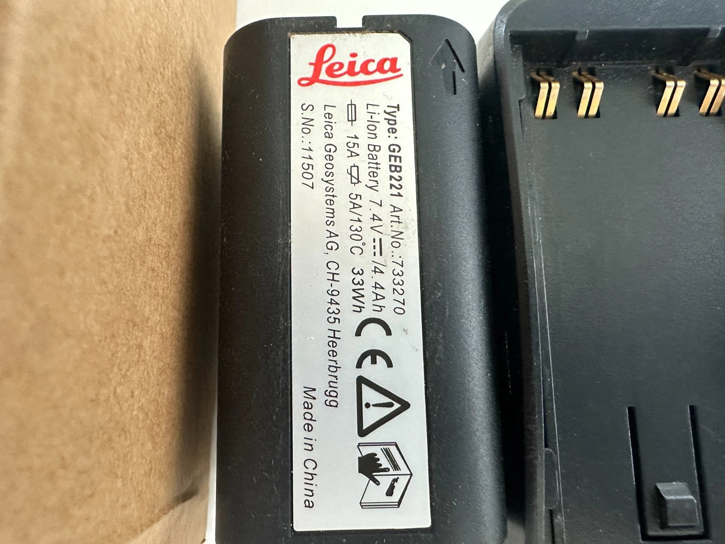 Leica oplader GKL 311 met Leica accu GEB 211