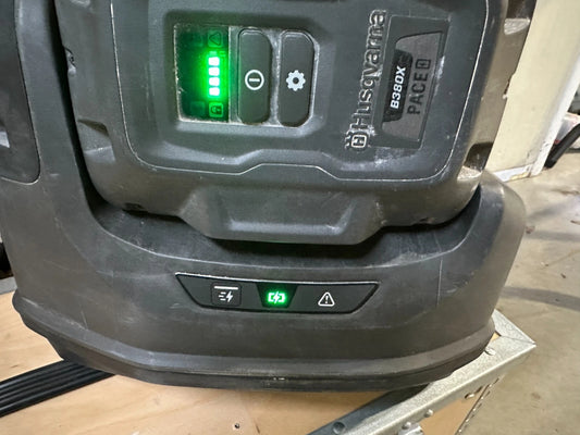 Husqvarna 1x B380X /4.0Ah/374.4Wh 1x oplader Husqvarna C900X/ Husqvarna BOX