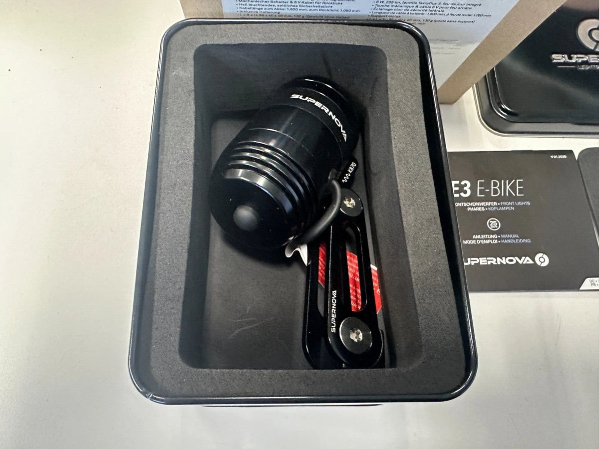 Supernova V1260 Dynamo Light LED-koplamp L-STK-EB1260R-BLK