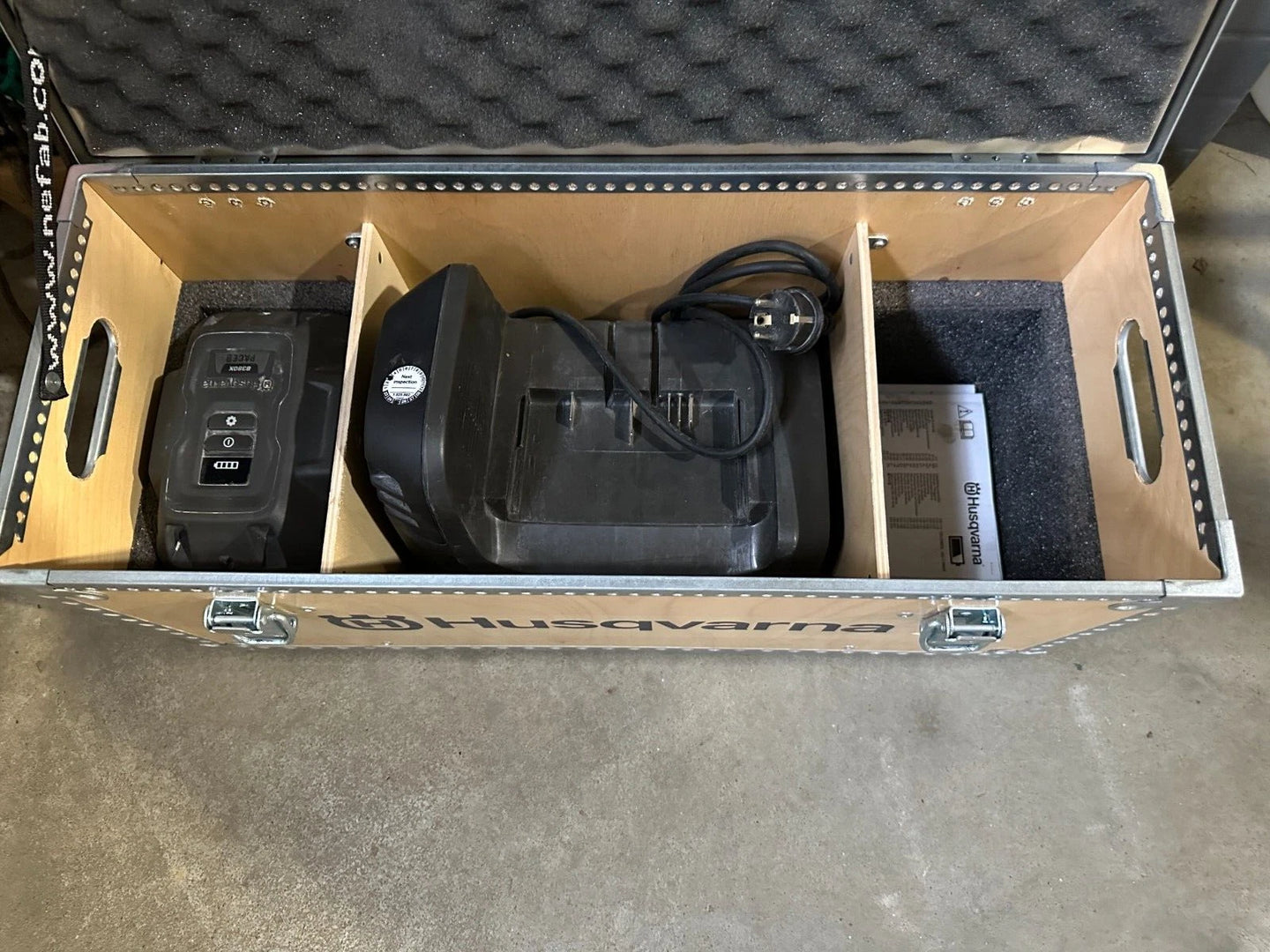 Husqvarna 1x B380X /4.0Ah/374.4Wh 1x oplader Husqvarna C900X/ Husqvarna BOX