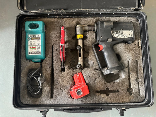 Rehau A2 krimptang, pers, krimpmachine, accuaangedreven schuifhulsgereedschap