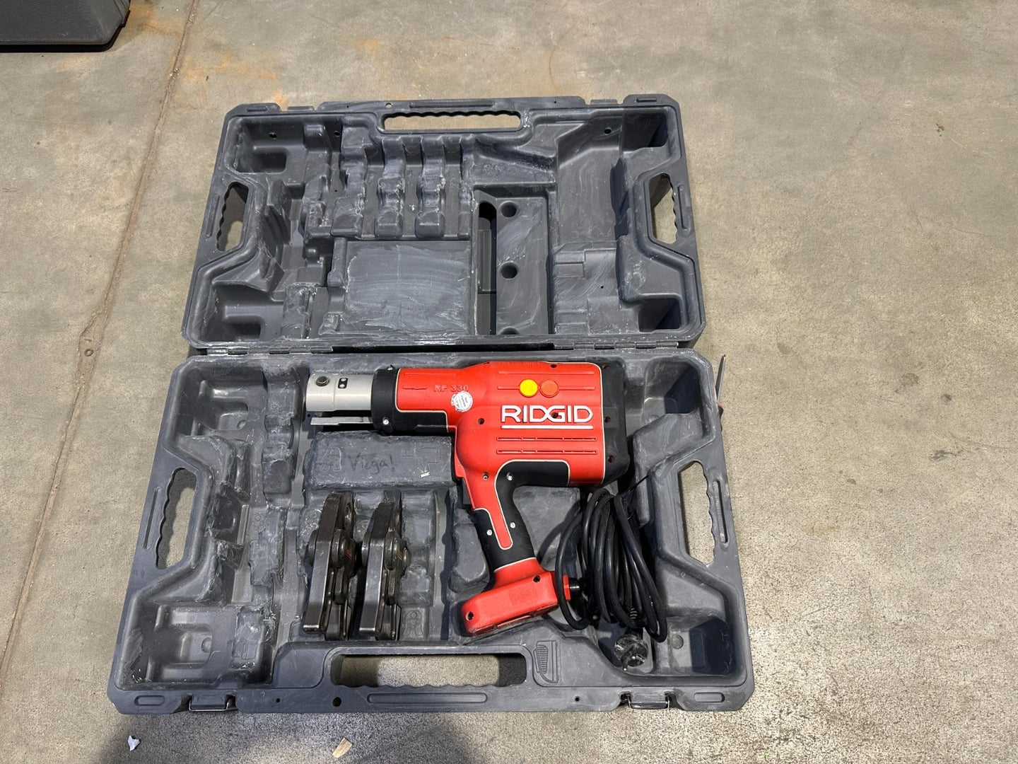 Ridgid Pressmaschine RP 330-C mit Viega Profipress Pressbacken V18 V28