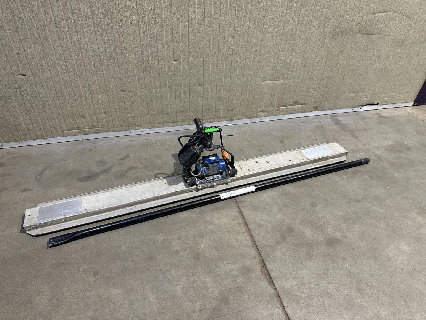Enarco QZE elektrische Vibrationsbohle (Handabziehbahn)