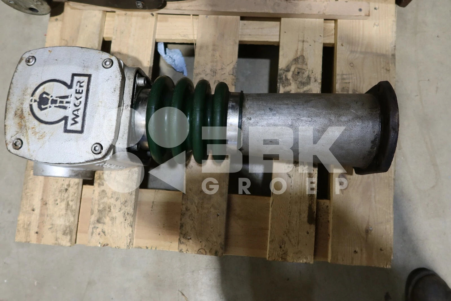 1x Wacker BS stamperbasis.