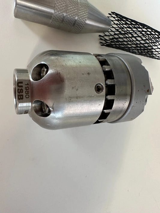 USB PIPEWOLF sproeikopsnijder voor pijpreinigingsmachines met een debiet van 60 l/min.
